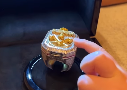 UKRALA ŠOU: Jokićevoj nasljednici prsten je nova omiljena igračka