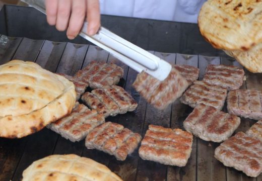 Velika porcija devet, mala pet KM: U Banjaluci otvoren šesti “Ćevap fest”
