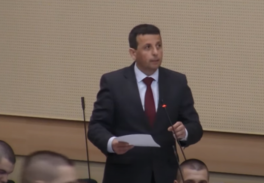 Vukanović diskusiju započeo minutom ćutanja