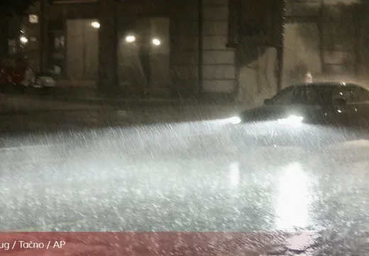 Slovenija: U Piranu i Izoli se izlilo more, u Cerknu se pokrenulo klizište