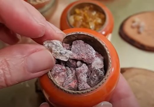 Okadite kuću po pravilima crkve: Tamjanom unesite mir, zdravlje i ljubav u vaš dom