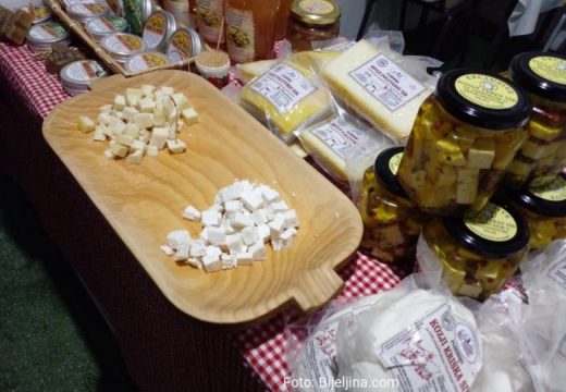 Dvorovi: Predstavljen planinski kozji sir sa Očauša