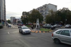 kružna raskrsnica Bulevar štipaljka skulptura