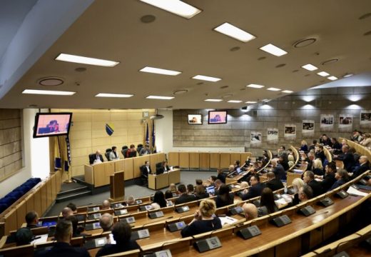 Sila zakon mijenja!: Odgađa se sjednica zbog oštećenja plafona u zgradi parlamenta