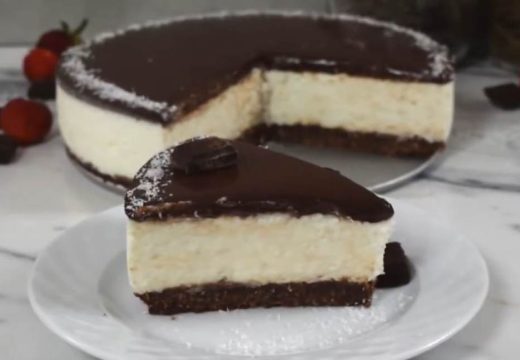 POSNA BAUNTI TORTA: Najljepši spoj kokosa i čokolade u omiljenom slatkišu