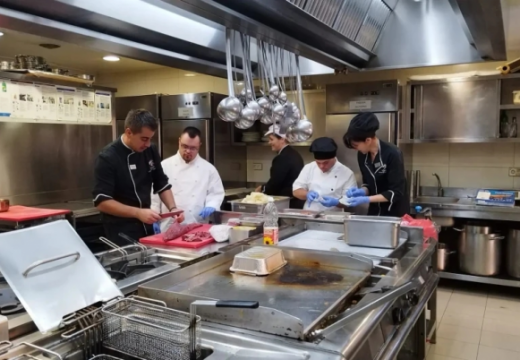 Oni su, danas, zaposleni mladi ljudi: Devet drugara iz Down syndrom centra Banjaluka počeli raditi u hotelu „Vučko“ Jahorina