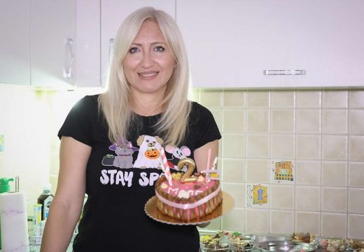 “Oni su stvarno kao ljudi, samo što ne pričaju”: Banjalučanka Danijela Nježić tortama usrećuje pse  (Foto)