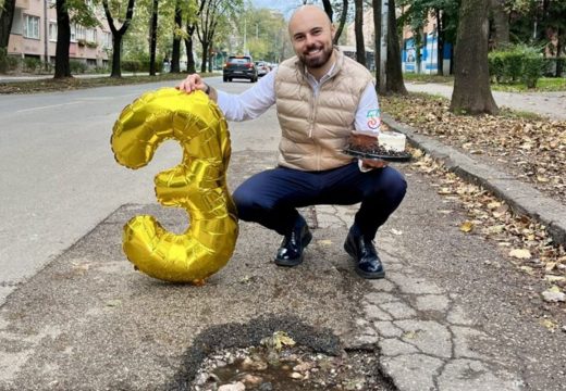 Sarajevo: Političar proslavio treći rođendan rupe na putu