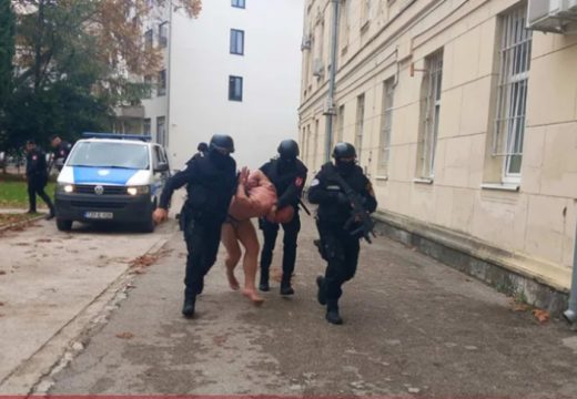 Djevojka na sreću nađena! Otmičar iz Dubrovnika u donjem vešu  doveden u PU Trebinje (Video)