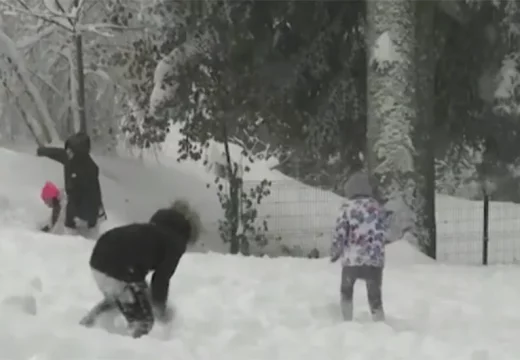 Snijeg napravio haos: Đaci iz Srbije i Srpske zarobljeni u dječijem odmaralištu