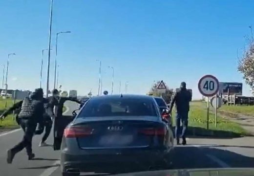 Oglasio se advokat napadnutih Srba u Vukovaru: Hrvati su vidjeli kola, krenuli u potjeru za njima i pribili se uz njihovo vozilo (Video)