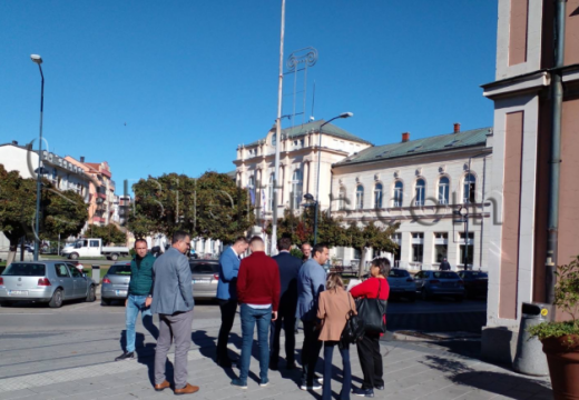 Pozvala policiju u Bijeljini i prijavila: Bomba u zgradi suda i opštine (Foto)