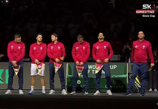 Nije po volji : Dejvis kup uklonio snimak sa pjesmom „Veseli se, srpski rode“