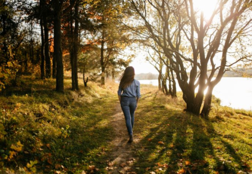 Mnogo pozitivnih efekata na zdravlje: Šta se dogodi u tijelu ako prošetate nakon obroka