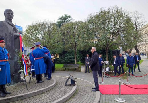 Prisustvovali brojni zvaničnici: Položeni vijenci na spomenik banu Milosavljeviću