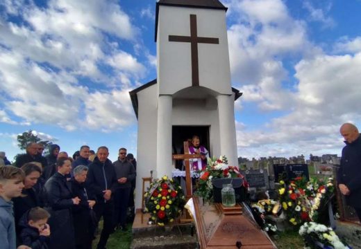 Sahranjen povratnik koji je preminuo nakon što je teško pretučen u Derventi