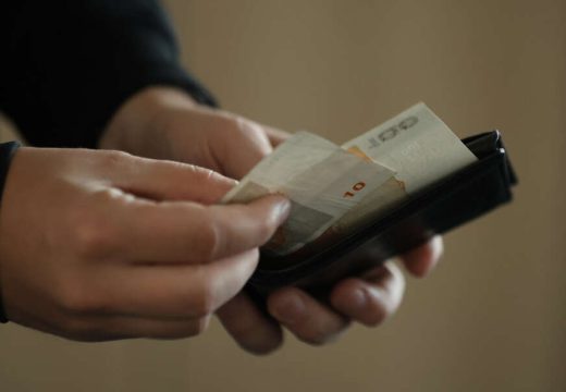 Prosječna plata 1.285 maraka: Najviša primanja u oblasti informacija i komunikacija, najniža u građevinarstvu i trgovini