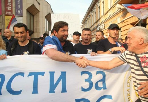 “Solo igrač koji ideološki nikada nije pripadao SDS”: Kakva je politička budućnost gradonačelnika Bijeljine (Foto)