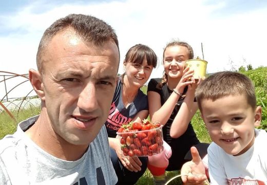 Već godinama se brinu o zdravlju: Porodično gazdinstvo Savić kod Bijeljine proizvodi ulja i prodaje domaće proizvode visokog kvaliteta