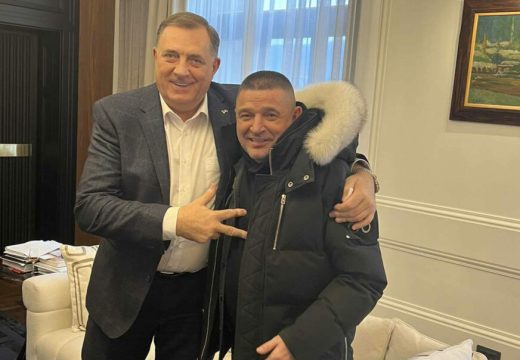 Tri prsta i zagrljaj dvojice BAJA: Knindža snimio spot, pa se sastao sa Dodikom