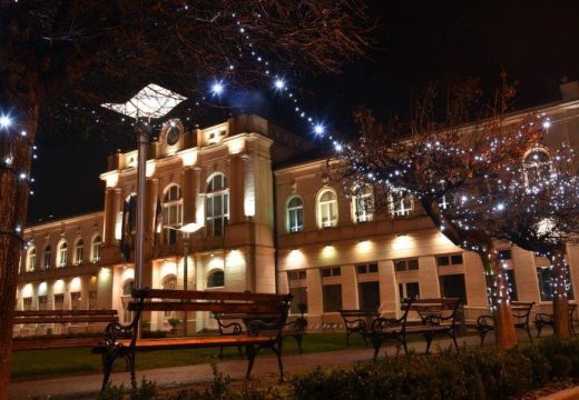 Bijeljina: Gradska uprava raspisala konkurs za izbor najljepše ukrašenih kuća i okućnica, balkona i izloga poslovnih prostora