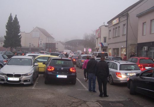 Gužva na izlazu iz BiH: Višesatna čekanja na graničnom prelazu Gradiška