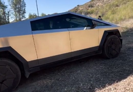 Kao iz filma naučne fantastike: Prvi pogled u Tesla Cybertruck (VIDEO)