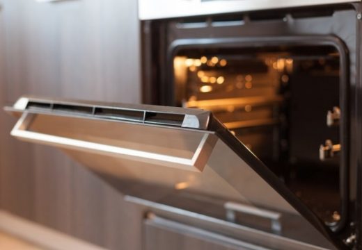 Mnogi prave jednu grešku: Evo da li je potrebno zagrijavati rernu prije pečenja