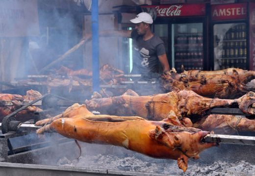 Cijene užasno visoke: Praseće pečenje ustupa mjesto jagnjetini