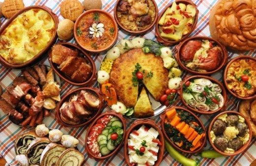 OD PREDJELA DO DESERTA: Ispoštujte običaje vezane za novogodišnju trpezu, vjeruje se da će vam donijeti blagostanje, sreću i napredak