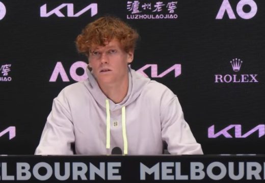 “Pobijedio sam ga njegovim savjetima”:  Italijanski teniser biranim riječima o Đokoviću nakon velike pobjede (Foto)