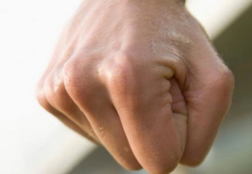 Pokušali provaliti u kuću: Domaćin dočekao lopove i jednog pretukao, drugi pobjegao VIDEO