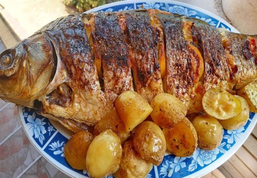 Izdašno posno jelo: Spremite pečenog šarana u rerni