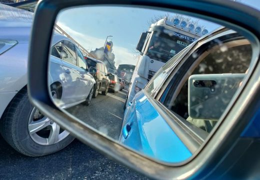 Gužve pred božićni vikend: Na dva granična prelaza duža čekanja na ulazu u BiH