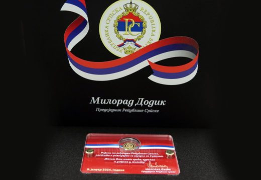 Čestitao roditeljima: Dodik darivao zlatnikom 25 beba rođenih na 9. januar