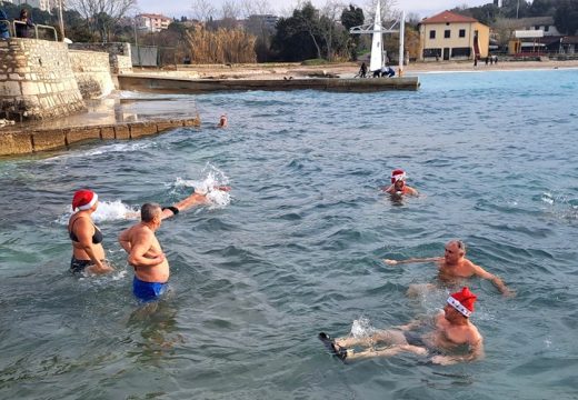 Hrvatska: Nova godina širom Jadrana proslavljena kupanjem u moru