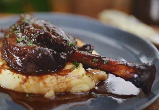 Odlična ideja za praznični doručak: Jagnjeća koljenica u umaku