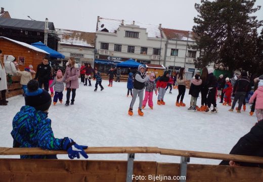 Bijeljina: Otvoreno klizalište