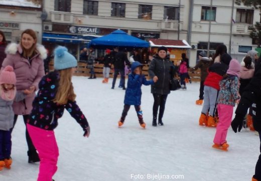 Praznici stižu u Bijeljinu:“Zimski korzo” na trgu od 23. decembra!
