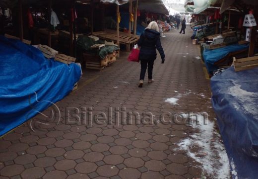 Zelena pijaca u Bijeljini : Minusi ispraznili tezge (Foto)