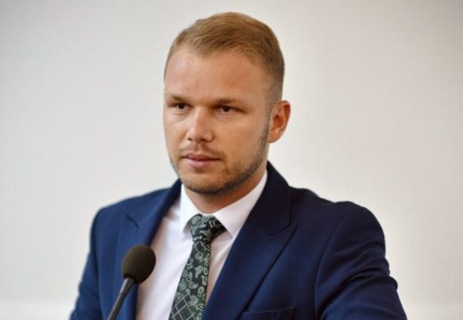 Ko je najveći trošadžija: Lokalne vlasti rasipači novca za službena vozila u 14 gradova i opština