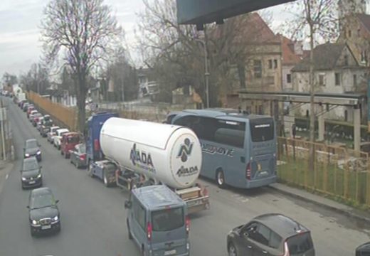 Stanje na granici: Gužve u Gradišci i na još dva granična prelaza