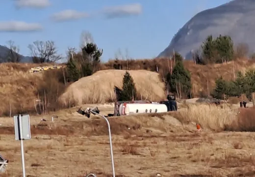Incident na putu: Prevrnuta cisterna s gorivom zaustavila saobraćaj u BiH