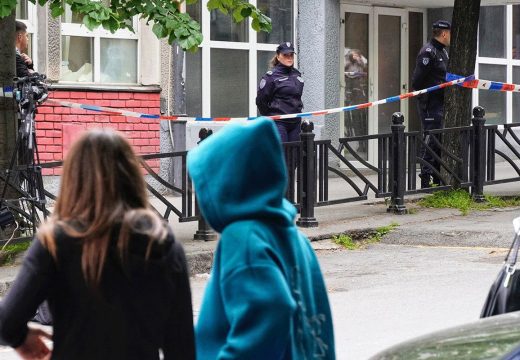 N1: Učenik Ribnikara prijetio nožem, stavljao na TikTok uznemirujuće snimke