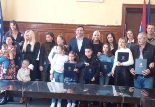 U organizaciji Gradske uprave i Turističke organizacije grada:  Nagrađene najljepše okićene kuće i okućnice, balkoni i izlozi