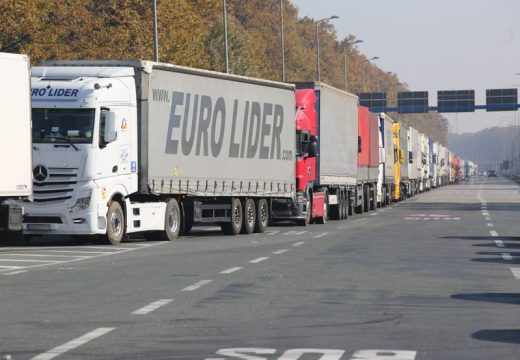 Ogromne gužve na granici: Teretnjaci na Batrovcima i Bogojevu čekaju do deset časova