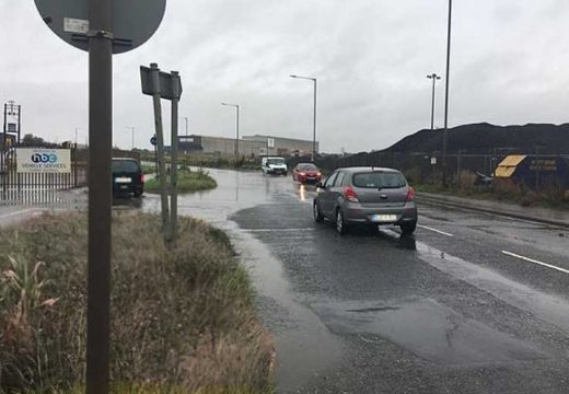 Iz AMS RS upozoravaju: Kolovozi mjestimično mokri, jak vjetar na području Kneževa