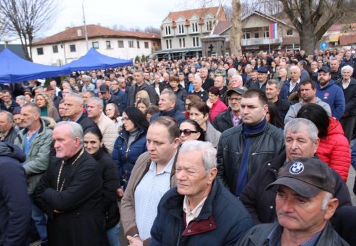 Počelo potpisivanje peticije: Narod svojim prisustvom skupu poručio da je protiv otvaranja rudnika litijuma na Majevici