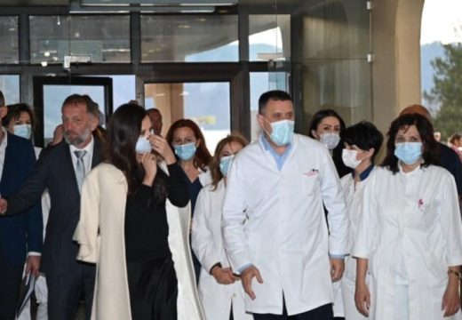 Tokom posjete uručila inkubator: Prva dama Srbije najavila rekonstrukciju porodilišta u Banjaluci