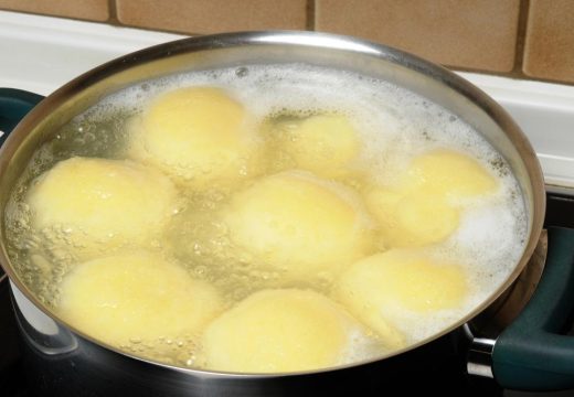 Djeluje kao jednostavan posao ali nije: Ovo su tri najčešće greške prilikom kuvanja krompira